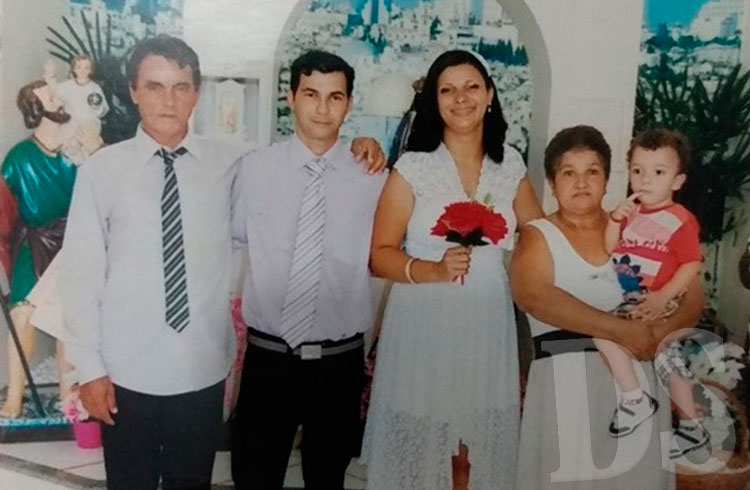 Casamento da filha Adriana com Antônio Dias de
Oliveira. Ao lado do genro, Paulo