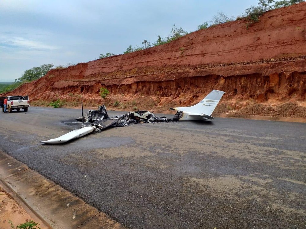 Avião ficou destruído em MT. — Foto: Willian Tessaro
