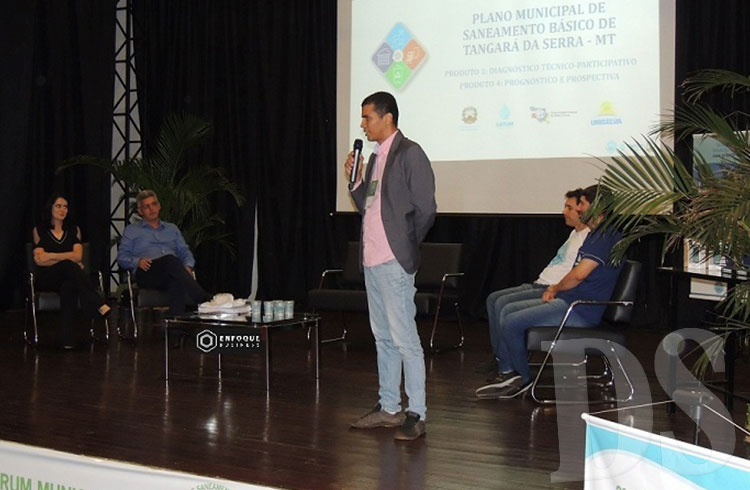 O PMSB foi apresentado pelo professor Aldecy de Almeida Santos