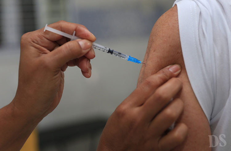 Imunização às pessoas pertencentes a todos os grupos prioritários