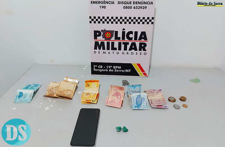 Foram encontrados dinheiro e base de cocaína