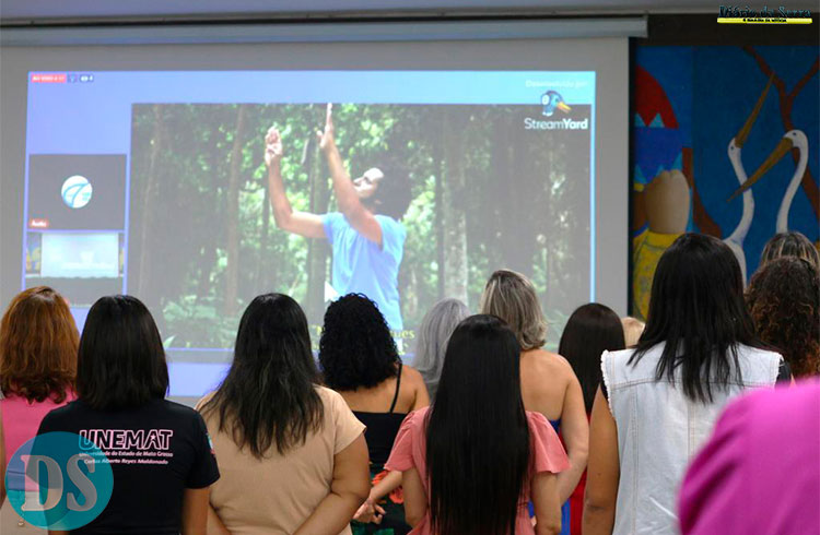 Hino Nacional foi apresentado em Libras