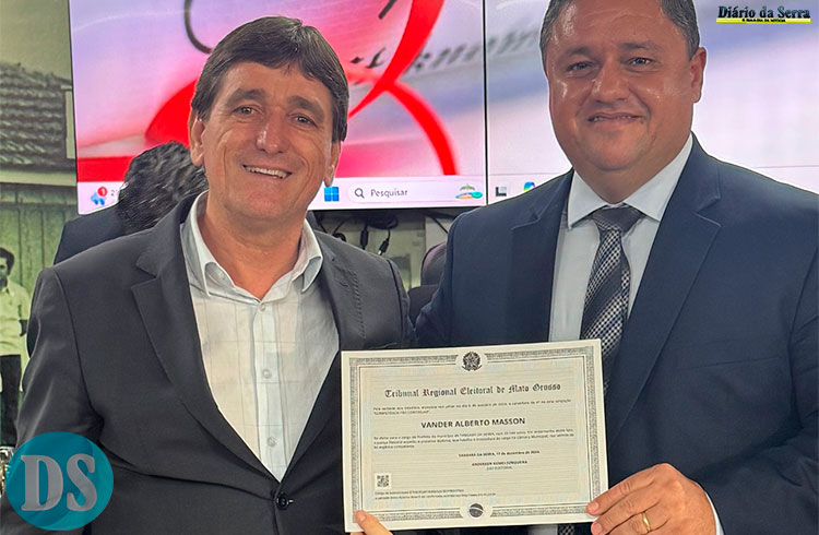 Diplomação aconteceu nesta terça na Câmara