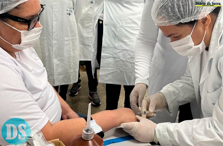 Alunos durante aula prática ofertada pela Seciteci