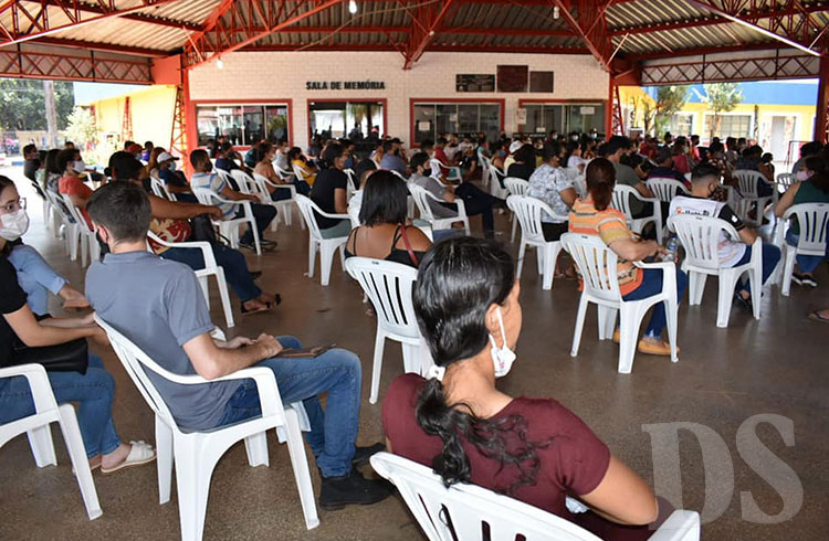 TANGARÁ DA SERRA – Saúde vacina mais de 2,4 mil pessoas com primeira dose nesta segunda-feira