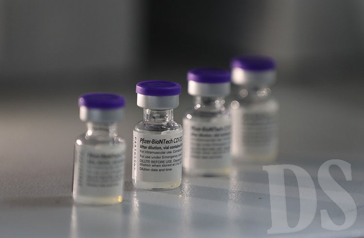 Várzea Grande anuncia 3ª dose contra Covid-19 para idosos e vacina para jovens de 12 a 17 anos