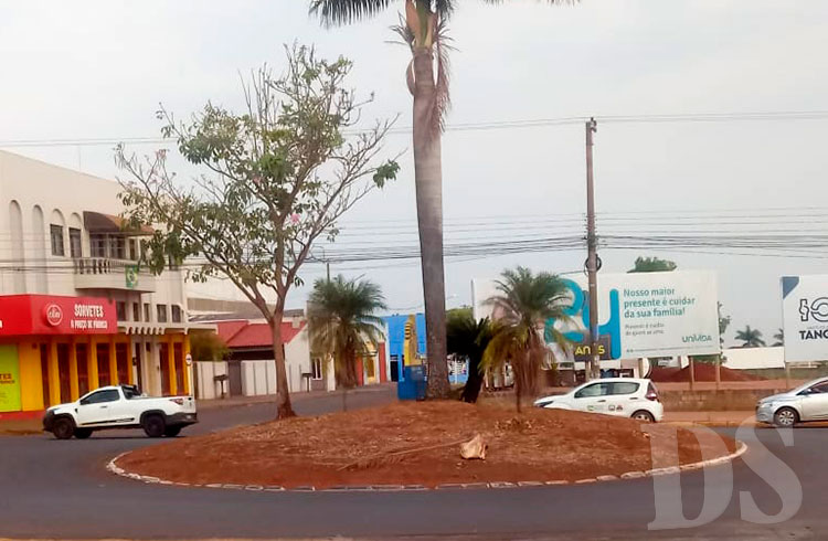ABANDONADA – Sinfra fará readequações em rotatória da Avenida Brasil