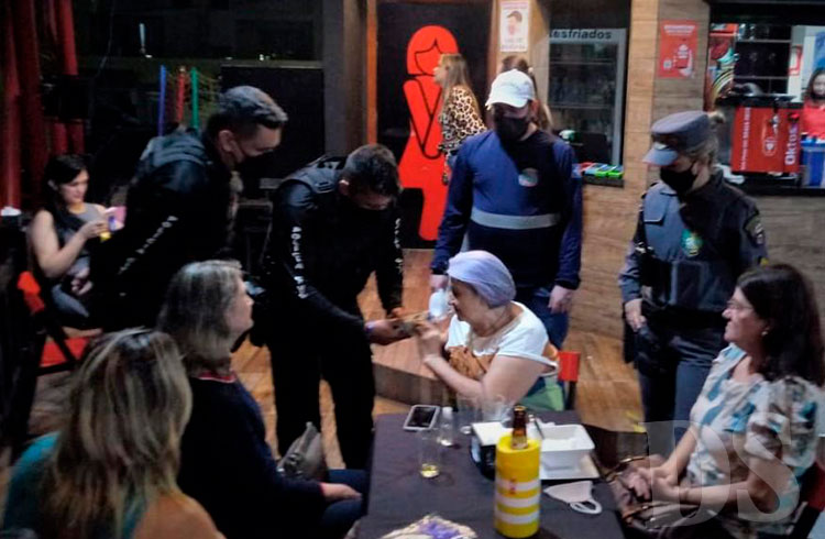 INTERIOR – Ação educativa em bares sensibiliza população sobre os perigos de dirigir alcoolizado
