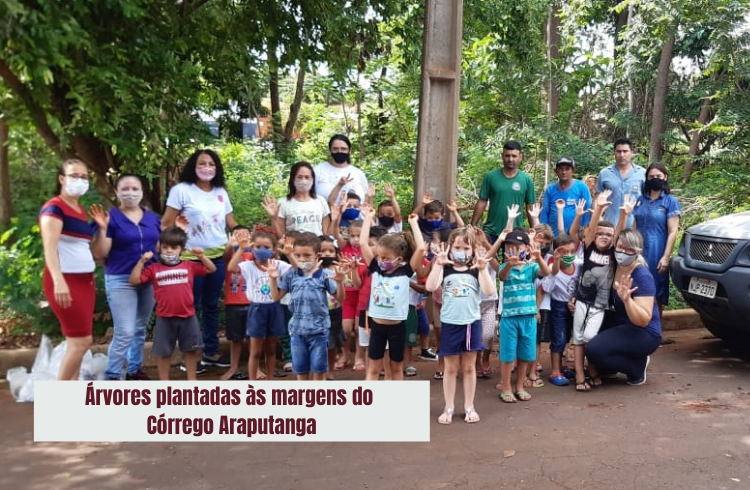 AÇÃO AMBIENTAL – Alunos plantam 40 mudas de árvores em APP