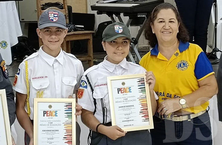 TANGARÁ DA SERRA - Lions Clube premia alunos destaque em concurso internacional sobre a Paz