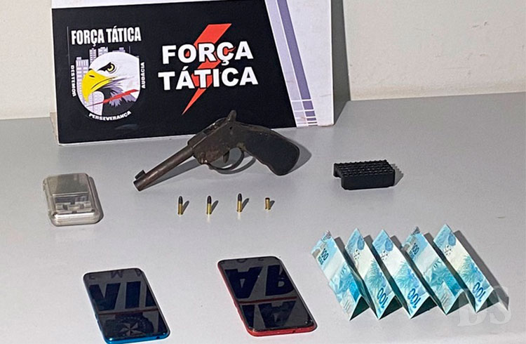 PARTICIPAÇÃO EM HOMICÍDIO – PM prende dupla, arma, munições e dinheiro