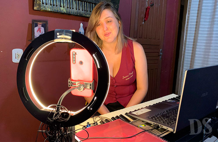 JECICA FRAGA – Tangaraense promove workshop de técnica vocal: teoria e prática