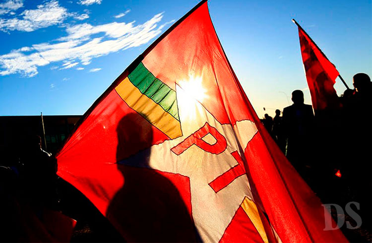NO PAÍS – Partido dos Trabalhadores comemora 42 anos de existência