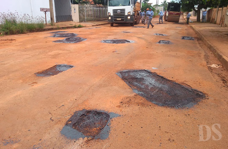 ASFALTO E MÁQUINAS – Executivo destina R$ 13mi para infraestrutura