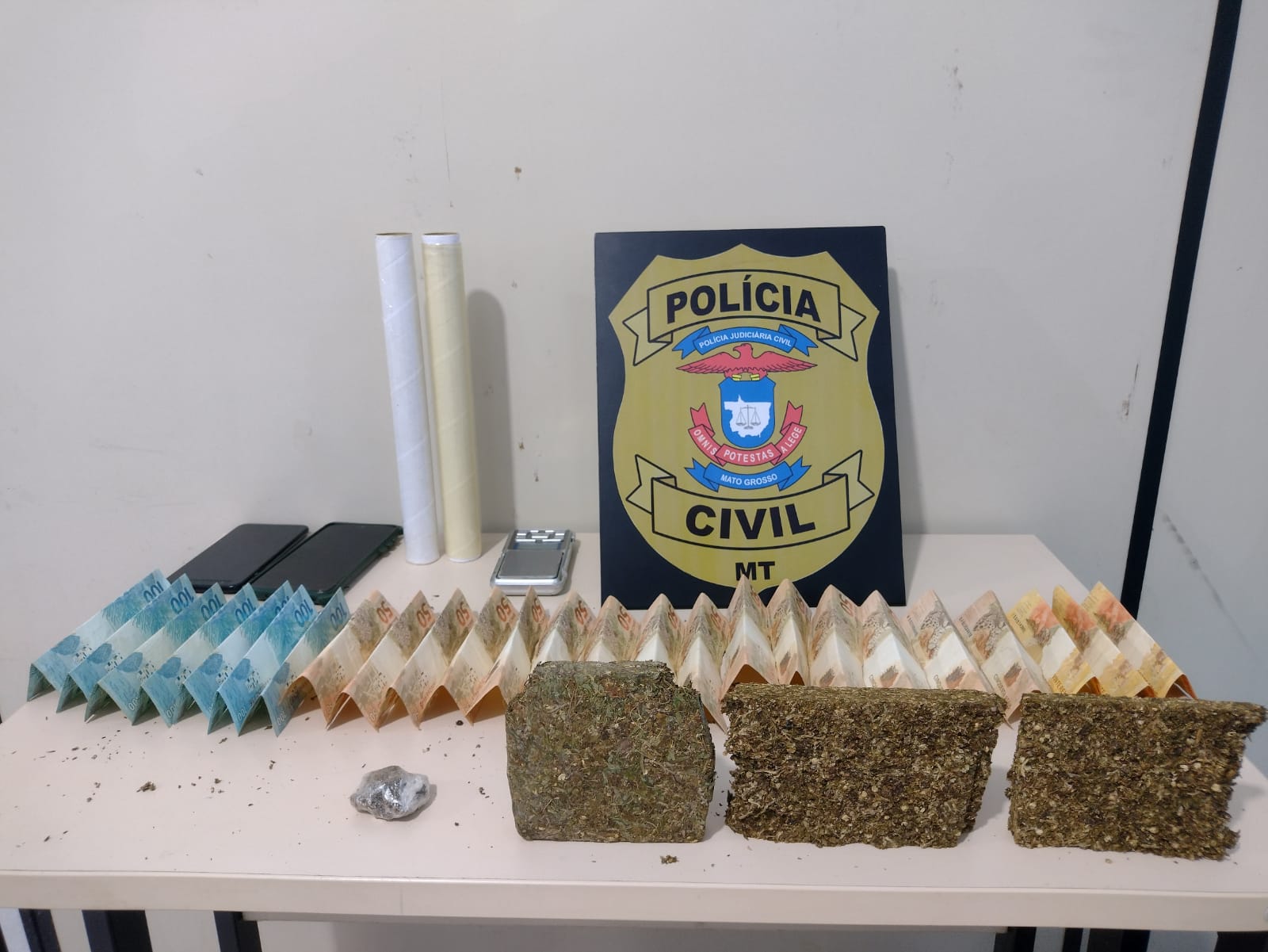 TANGARA DA SERRA - Polícia Civil prende traficante com três tabletes de maconha e R$ 1,5 mil em dinheiro