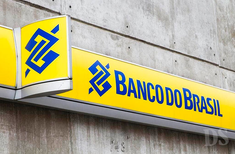 DENISE – Bandidos invadem banco pelo teto e fogem sem levar nada