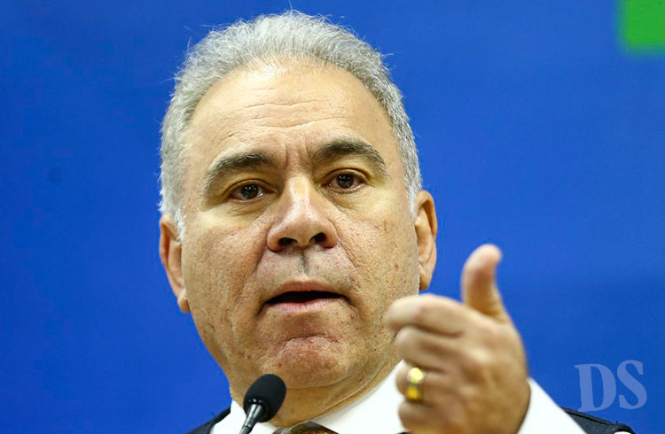 NO PAÍS – Ministro anuncia fim da emergência sanitária