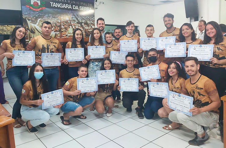 RECONHECIMENTO – Grupo Os de Fora recebe Moção de Aplausos