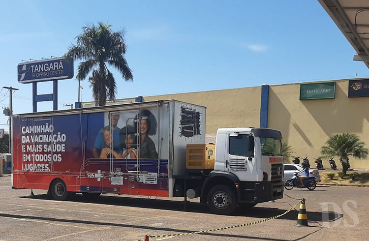 ATUALIZAR É PREVENIR – Tangará da Serra recebe caminhão da vacinação do Programa Imuniza Mais MT