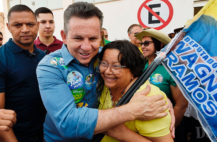 EM CAMPANHA – Mauro reúne centenas em carreata em Tangará da Serra