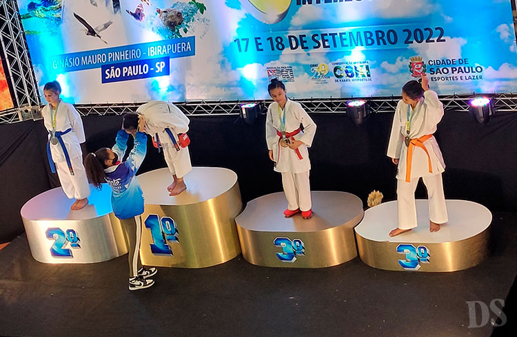 LARISSA LOANGO – Atleta de Tangará da Serra vence campeonato brasileiro de karatê