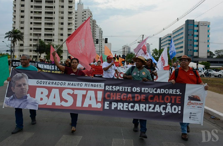 UM DIA DE PROTESTO – Profissionais da educação do Estado paralisam atividades
