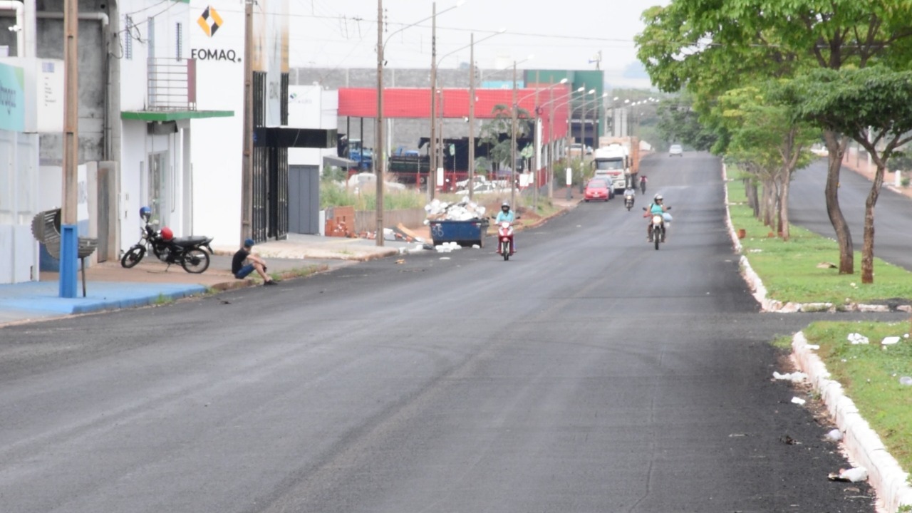 TANGARÁ DA SERRA - Prefeito vistoria conclusão da obra de microrrevestimento da Avenida Brasil