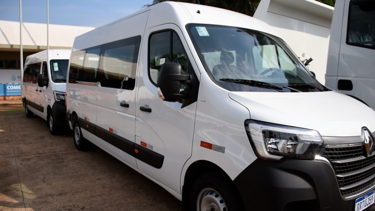 Município adquiriu duas vans para atender a Secretaria de Saúde