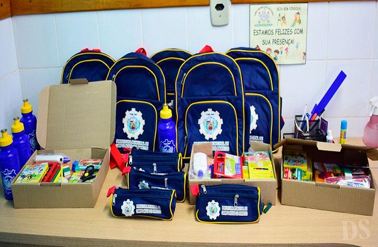 ANO LETIVO 2023 – Prefeitura distribuirá material escolar e uniforme para alunos da rede municipal