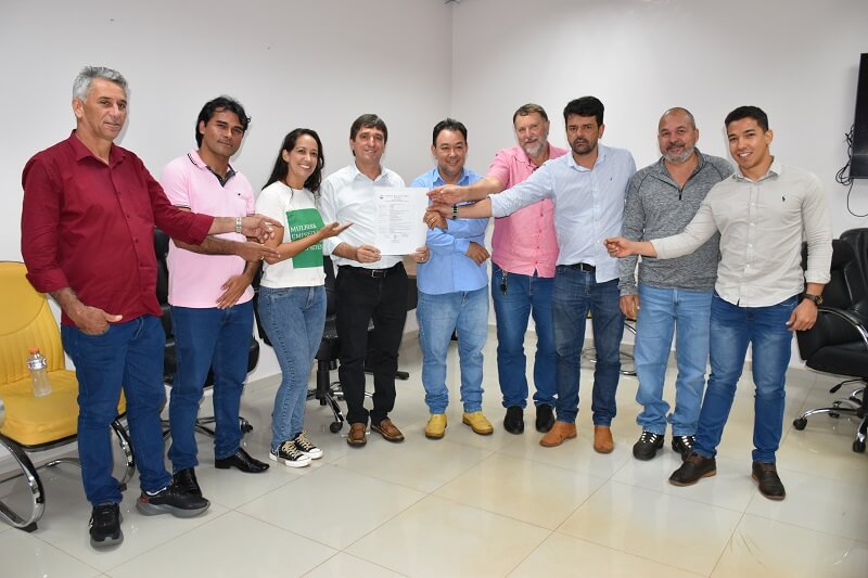 R$ 2.043.654,43 - Prefeito assina ordem de serviço para a construção da USF do Jardim Europa