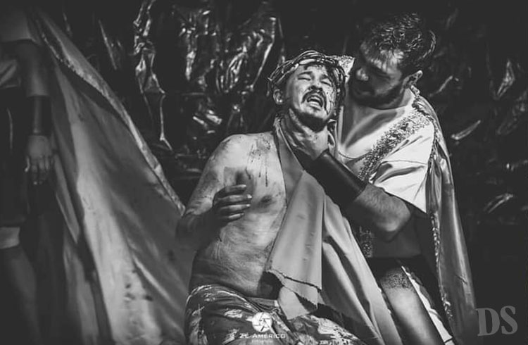 SEXTA-FEIRA SANTA – Movimento ultima preparativos para Paixão de Cristo