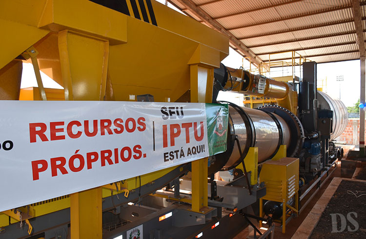 ASFALTO CBUQ – Durante inauguração de usina, deputado anuncia mais 1 milhão para Sinfra através de senador