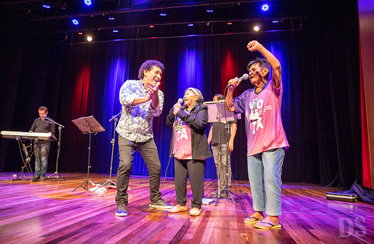 GRUPO VIVER LEGAL – Cultura em movimento leva 40 idosos para conhecer o Cine Teatro Cuiabá e cinema