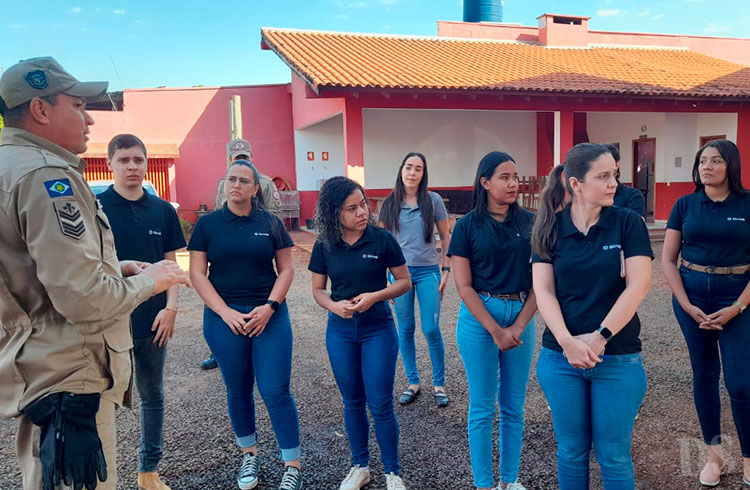 FUNDAÇÃO SICREDI – Participantes do Programa União Faz a Vida visitam Corpo de Bombeiros