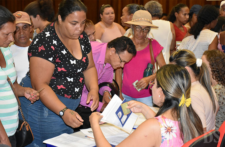 EM TANGARÁ DA SERRA – 178 novos beneficiados recebem o Cartão Ser Família