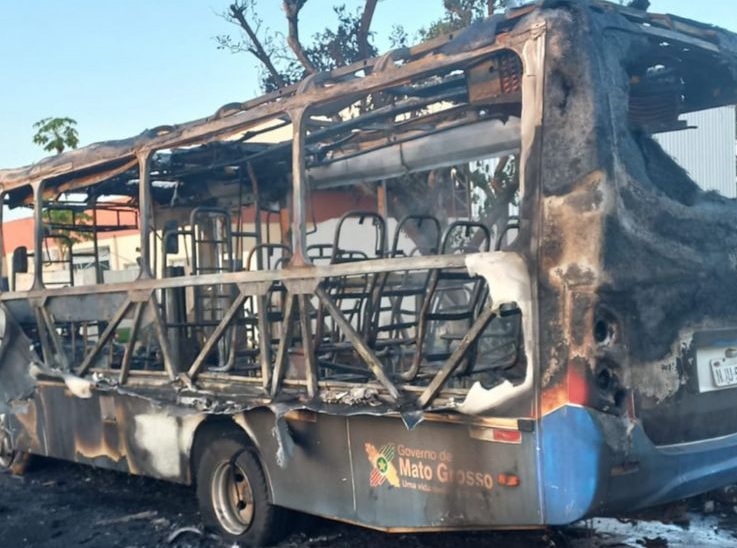 Após incêndio criminoso destruir o ônibus da Apae de Sapezal, Deputada Federal se compromete a destinar recursos para novo veículo
