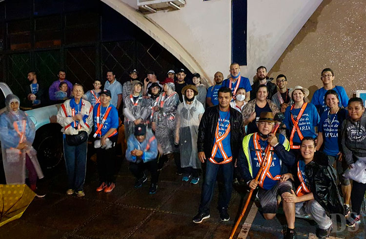 NESTA QUARTA-FEIRA – Devotos participam de Caminhada em Honra a Nossa Senhora Aparecida