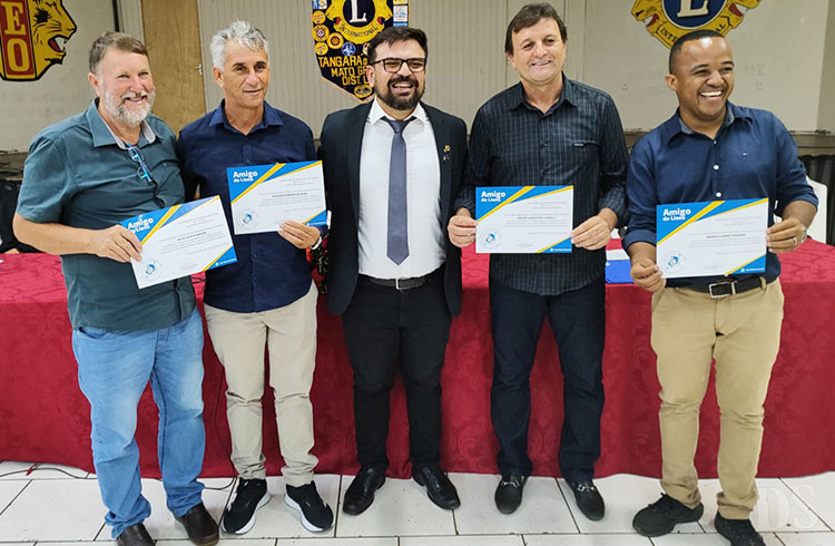 TANGARÁ DA SERRA – Clube entrega certificados ‘Amigo do Lions’ a vereadores