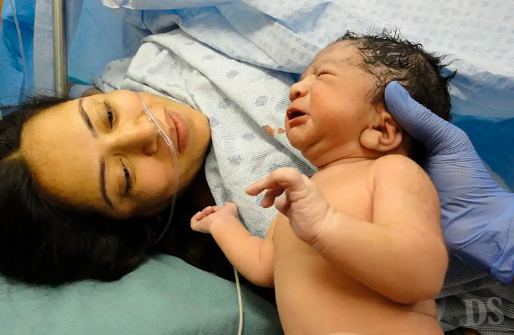 ENFERMEIROS OBSTÉTRICOS E OBSTETRIZ – Conselho Federal de Enfermagem define normas para parto domiciliar