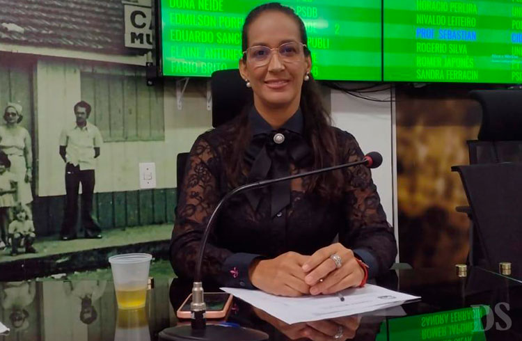 FORÇA FEMININA – “Darei o meu melhor”, garante a nova presidente da Câmara, Elaine Antunes