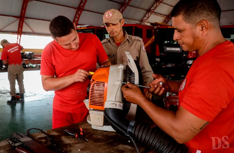 MAIS EFICIÊNCIA – Bombeiros fazem capacitação de manuseio de equipamentos de combate aos incêndios florestais