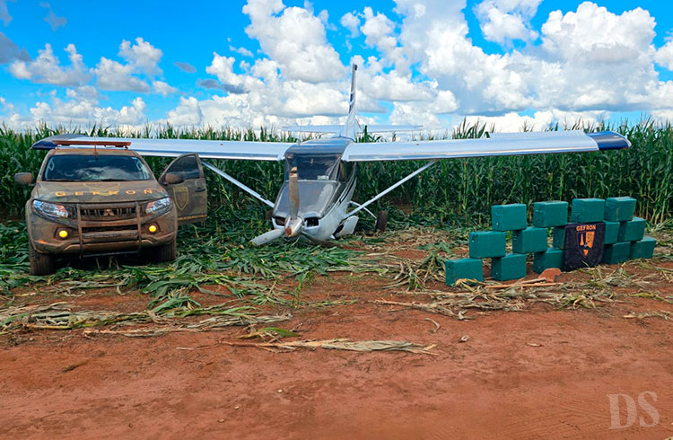TANGARÁ DA SERRA E DIAMANTINO – Gefron apreende cerca de 500 quilos de cloridrato de cocaína após queda de aeronave