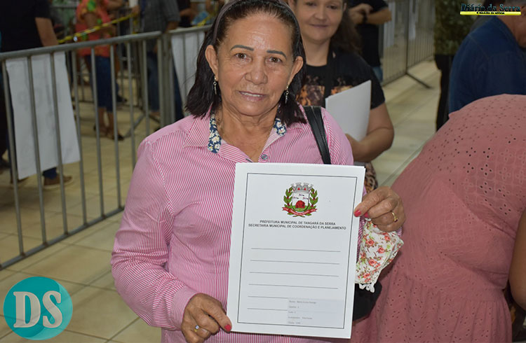 DE TANGARÁ DA SERRA – Prefeitura realiza entrega de Títulos da Regularização Fundiária nesta quarta