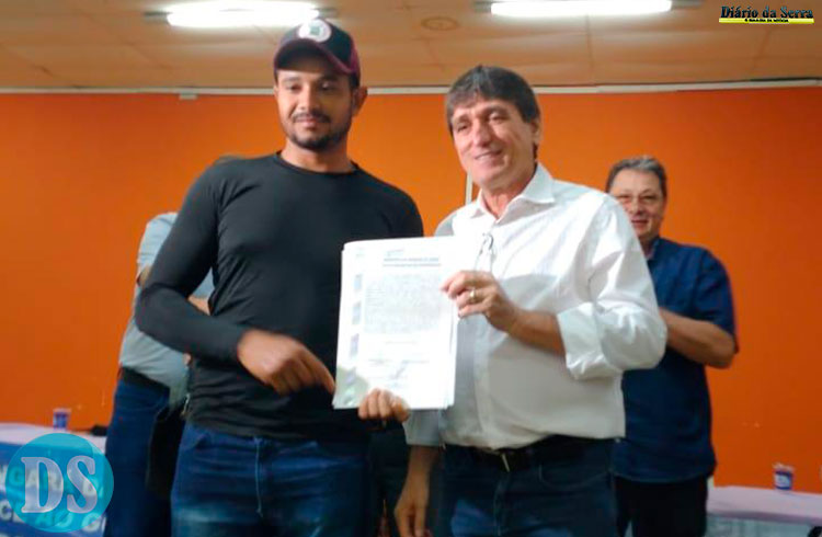 REGULARIZAÇÃO FUNDIÁRIA – Cerca de 70 famílias de Tangará da Serra recebem títulos de propriedades