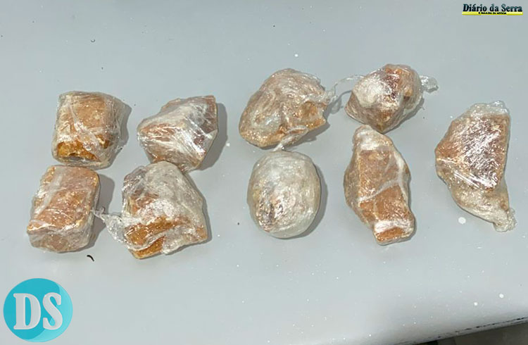 NOVE PORÇÕES – Menor é apreendido com porções de pasta base de cocaína em forma de pedra no San Diego