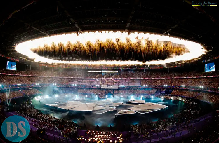 Paris entrega bastão para Los Angeles 2028 no encerramento dos Jogos