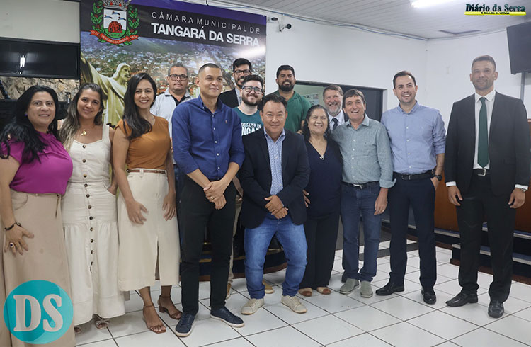 Sessão legislativa contou com a presença de Vander Masson e vereadores eleitos