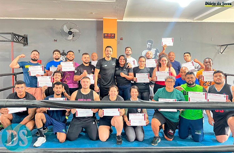 RAQUEL SANTOS – Professora de Tangará da Serra participa de curso de capacitação técnica de boxe