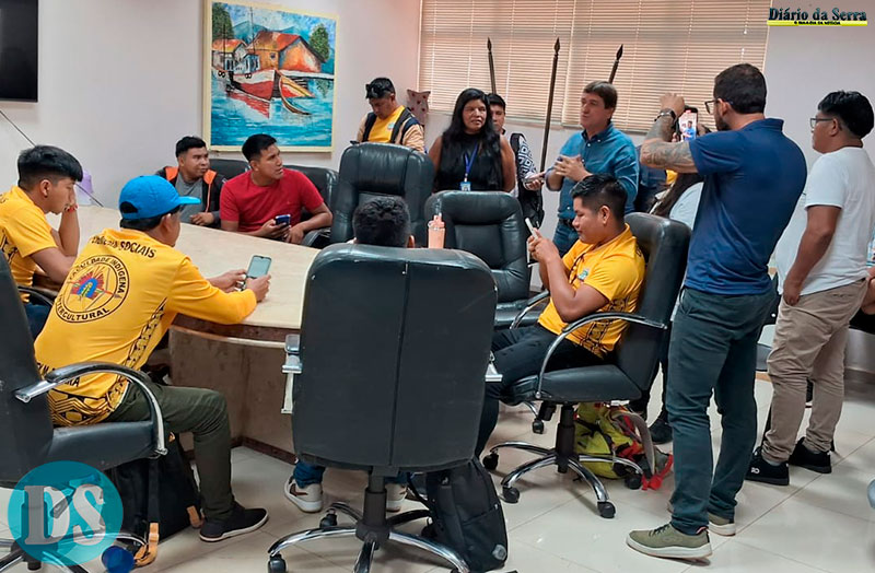 CONHECIMENTO – Indígenas de 22 etnias visitam as instalações da prefeitura de tangará
