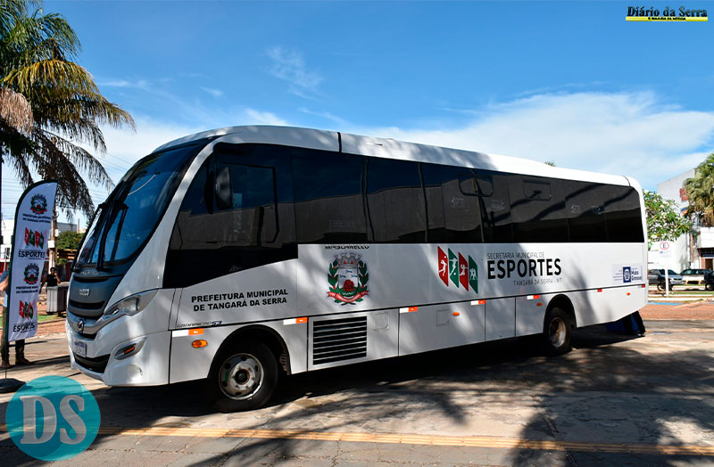 Prefeitura recebe micro-ônibus de emenda parlamentar e contrapartida do município